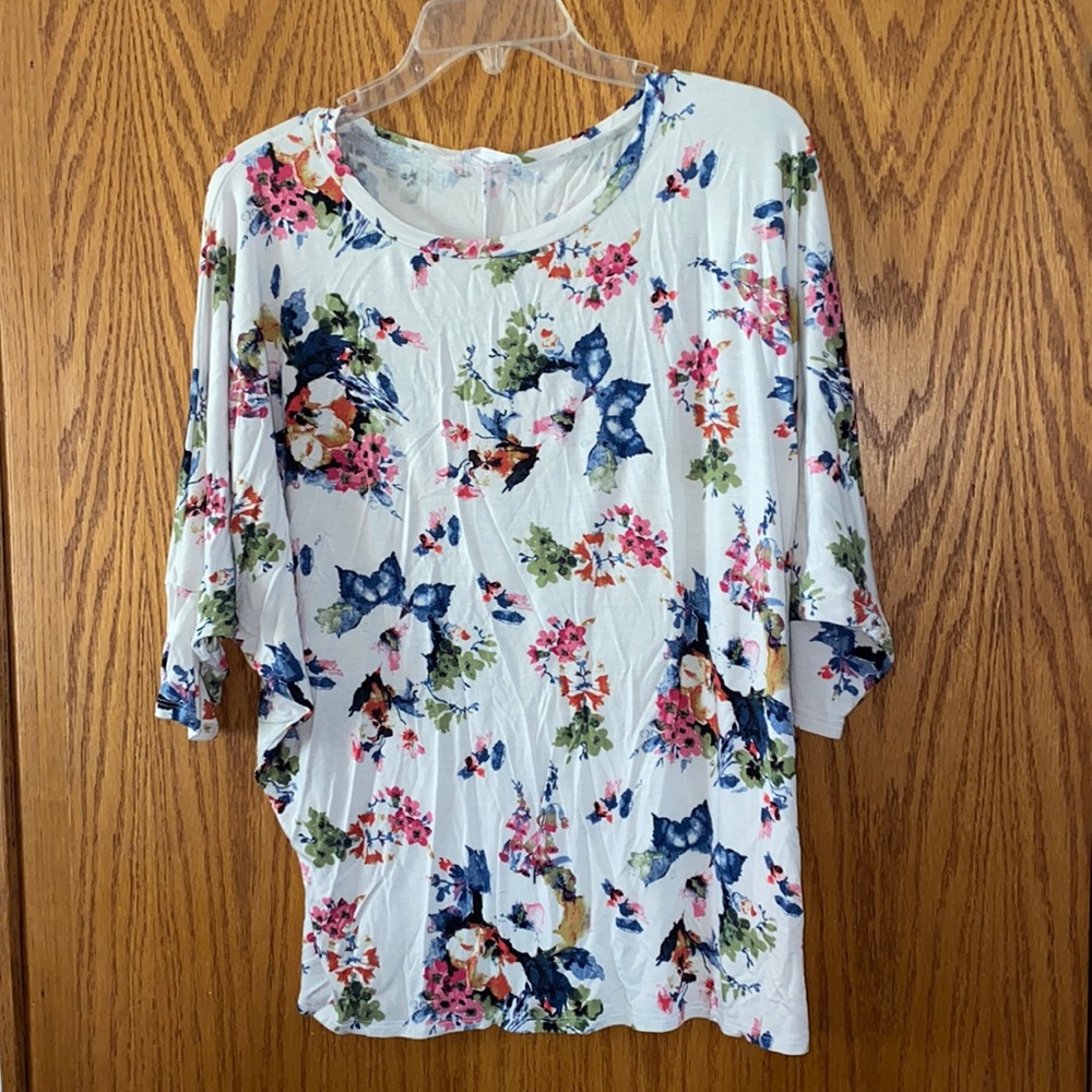 Amelia James 2XL watercolor flowered top